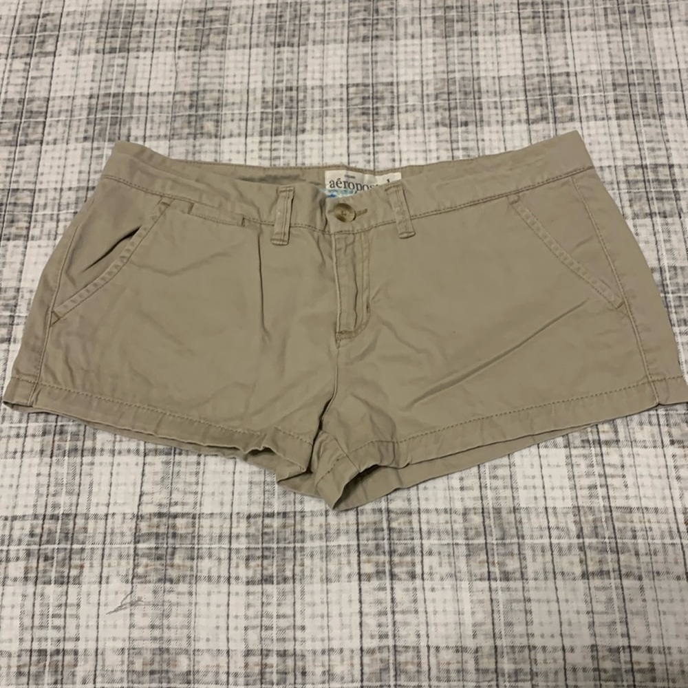 Aeropostale size 9/10 khaki/ tan cargo shorts